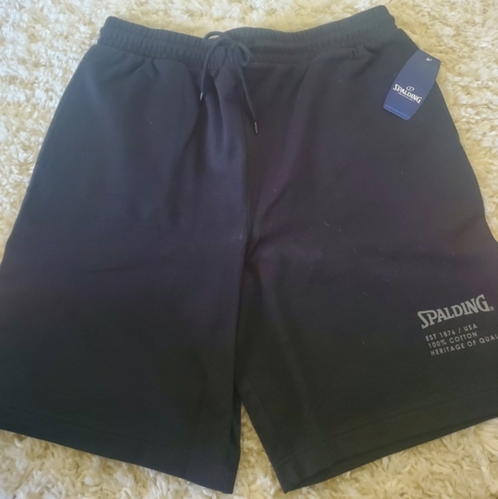 Athletic shorts‎